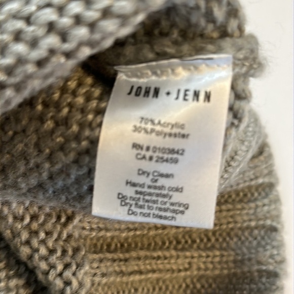 John + Jenn Gray Color Block Boucle Detail Pullover Sweater Size Medium - Picture 6 of 10
